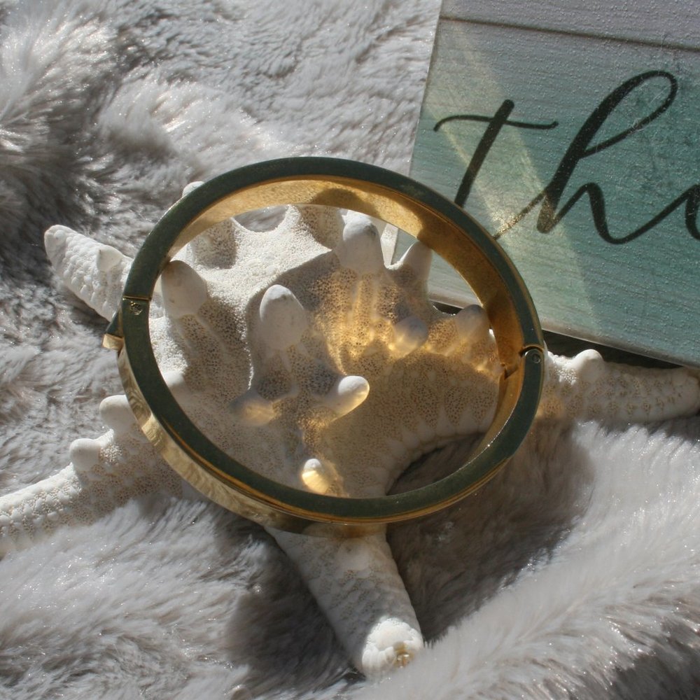 EUC GOLDTONE BANGLE BRACELET